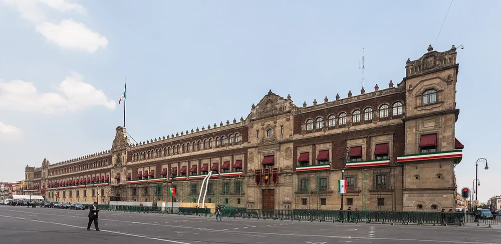 Fachada del Palacio Nacional en la Ciudad de México. Fotografía representativa de gobierno; no representa el Congreso.