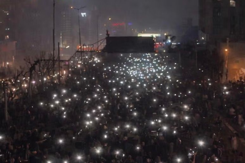 Manifestantes reunidos en las calles de Irán. Foto de Mamlekate en Wikimedia Commons. (CC BY-SA 4.0)