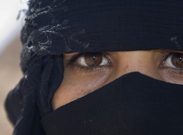 Woman in desert near Sharm el Sheik, Egypt. Image by Flickr user DavidDennisPhotos.com (CC BY-SA 2.0).