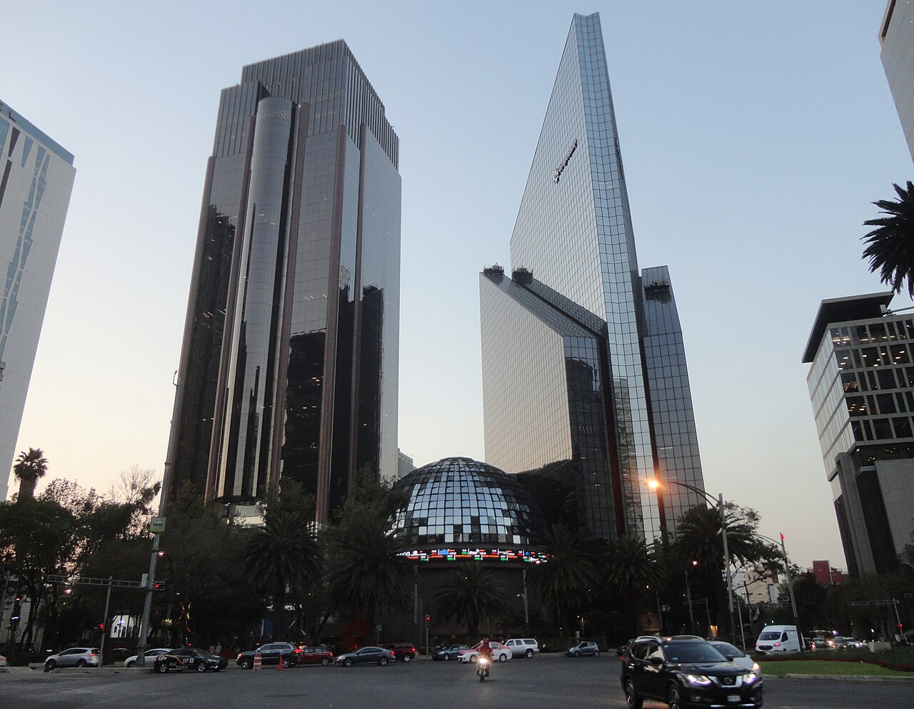 Bolsa Mexicana de Valores y Edificio Reforma 265 - Paseo de la Reforma, Ciudad de México, México.
